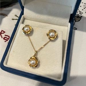 Gold & pearl necklace and earrings